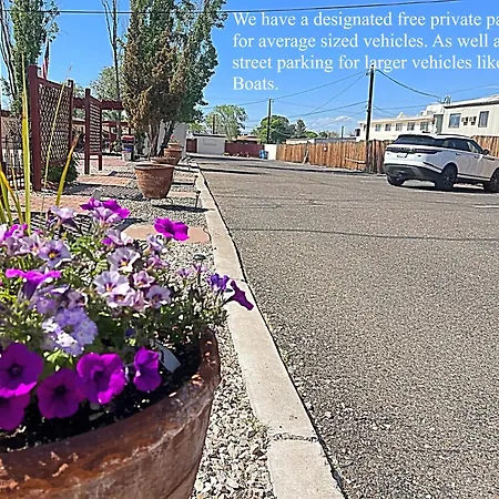 Home Style Apartments - 1 & 3 Bedroom Suites With Full Kitchen-3