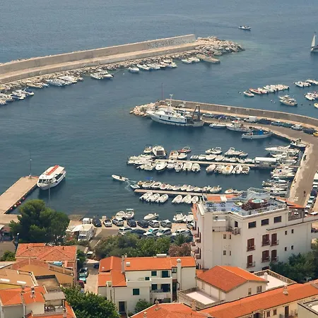 Bue Marino Hotel & Rooftop Bar-3