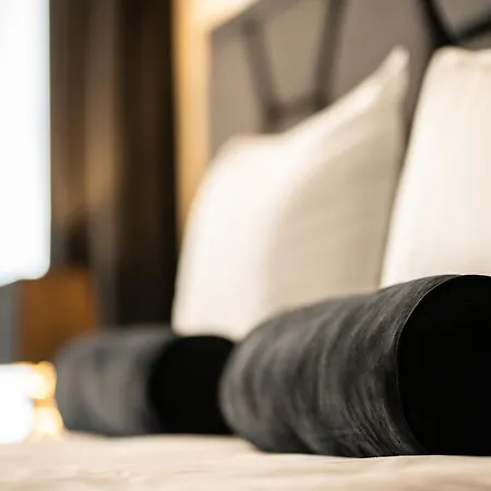 Square Boutique Hotel & Brasserie-3