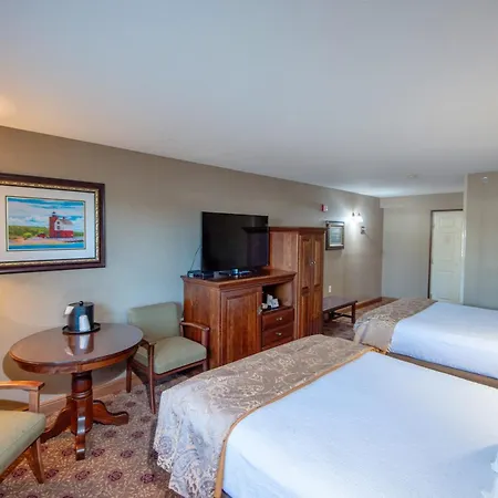 Hamilton Inn Select Beachfront Mackinaw City-2