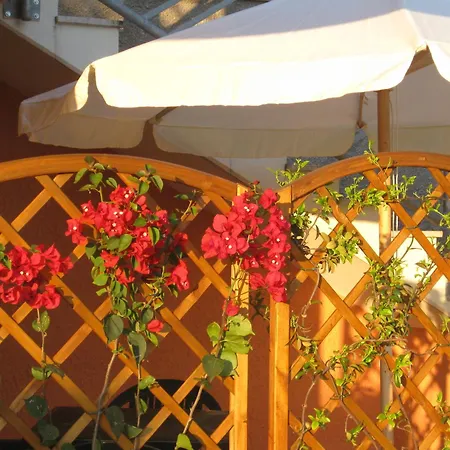 A Due Passi Dal Mare B&B-2