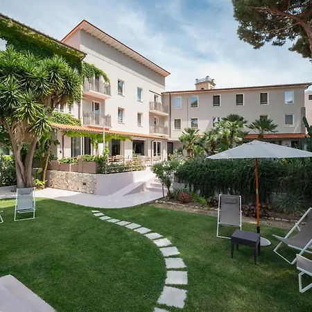 Marina Garden Hotel-3