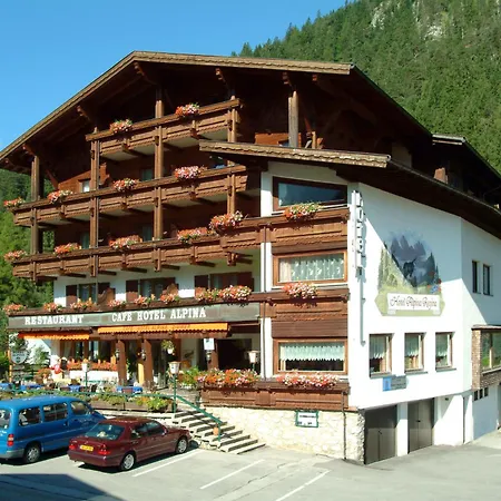 Hotel Alpina Regina-3