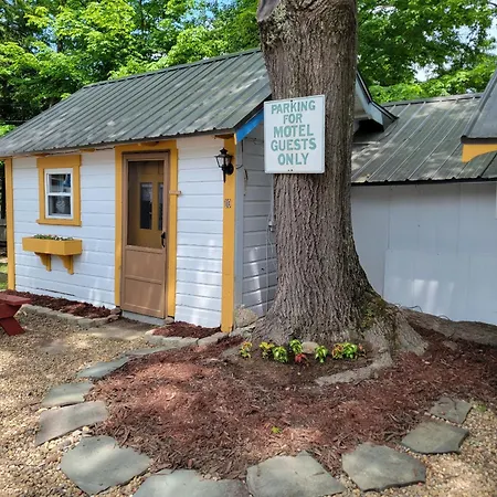 Weirs Beach Motel & Cottages-3