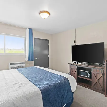 Lost Trail Resort - Riverside Rooms - Near Hot Pools-2