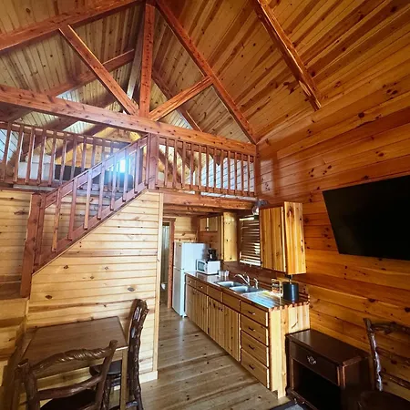 Cabins Of Mackinac & Lodge-3