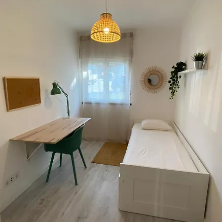 Carcavelos Beach & Nova Sbe Shared Serviced Apartment 3-3
