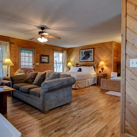 Blue Mountain Mist Country Inn-2