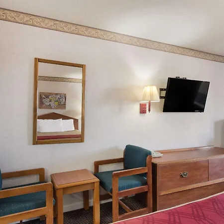 Econo Lodge Calhoun North Damascus-2