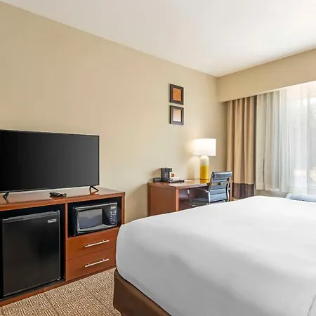 Comfort Suites Near Vancouver Mall-2