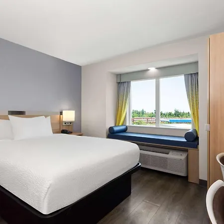 Microtel Inn & Suites By Wyndham Panama City-2