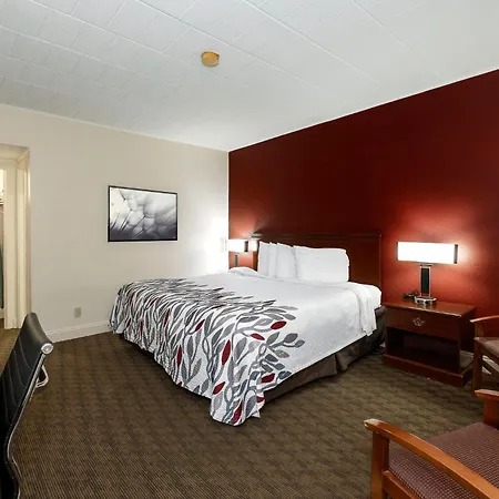 Red Roof Inn & Suites Hazleton-2