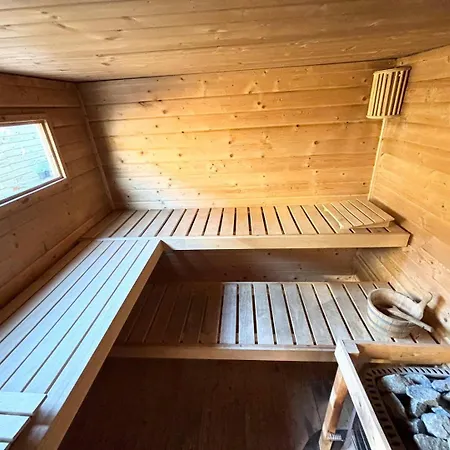 Bed&Breakfast Heerenveen Centrum met Privé Sauna en Jacuzzi-3