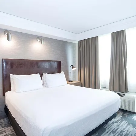 Sandman Signature Toronto Airport Hotel-2