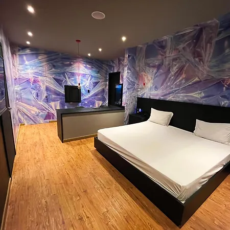 Tout Motel (Adults Only)-2