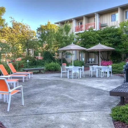 Ashland Hills Hotel & Suites-3