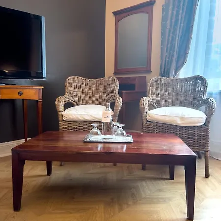 Hotel-Maison Am Olivaer Platz-3