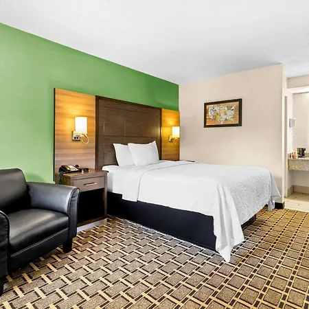 Econo Lodge Russellville-3