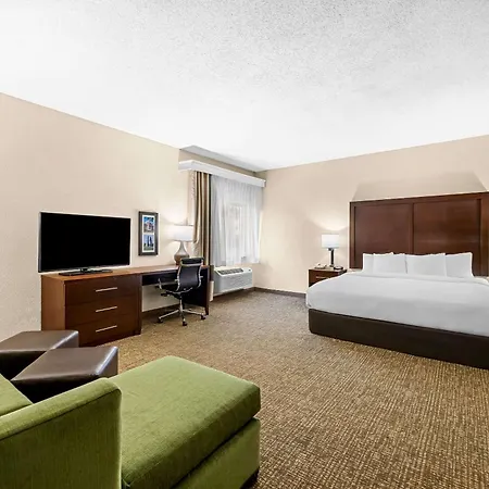 Comfort Inn & Suites Pueblo-3
