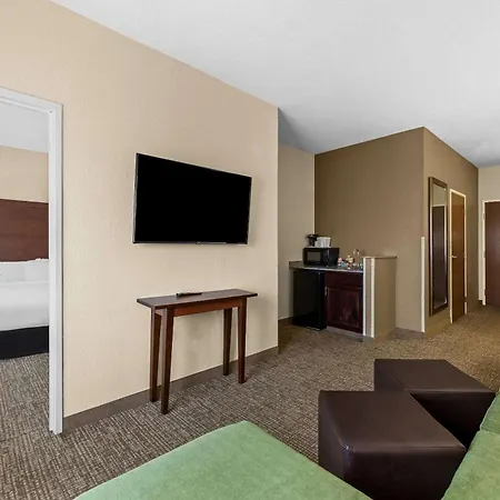 Comfort Inn & Suites Pueblo-2