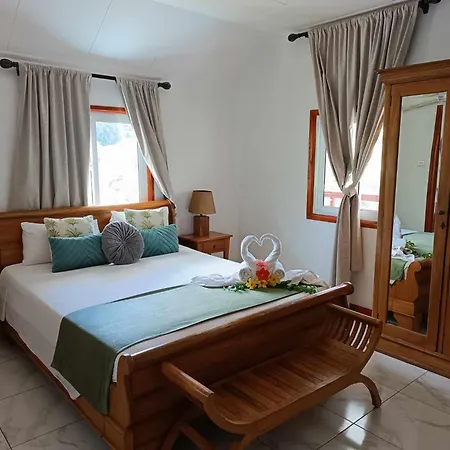 Lucy'S Guesthouse-3
