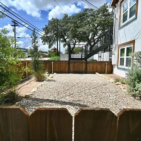 Blanco County Inn & Guesthouses-3
