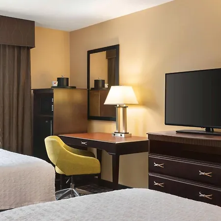 Hampton Inn & Suites Pine Bluff-2