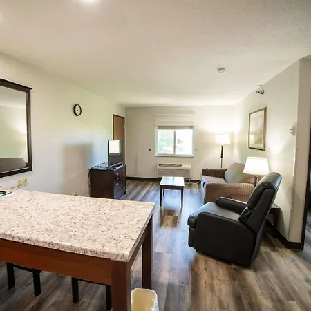 Quality Inn & Suites Watertown Near Prairie Lakes Ice Arena-2