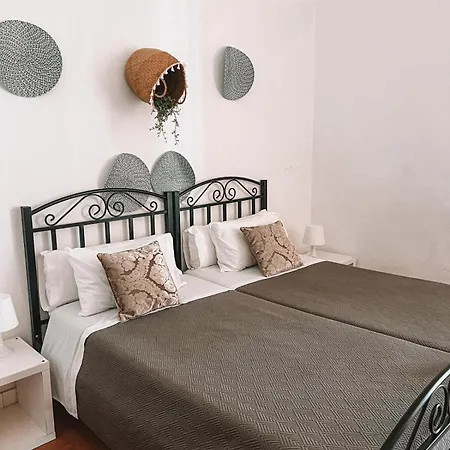 Avis Guesthouse-3