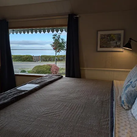 Juan De Fuca Waterfront Hotel & Cottages-3