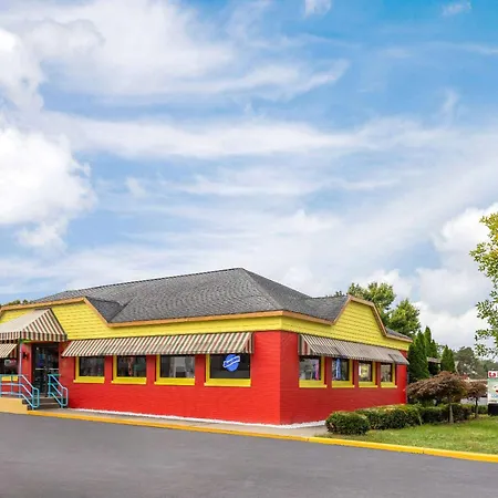 Days Inn & Suites By Wyndham Albany-2
