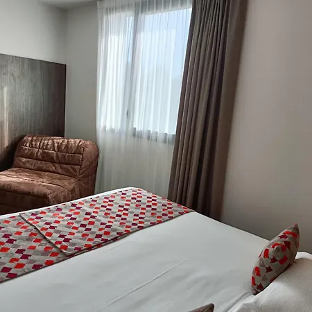 Brit Hotel Ploermel - Hotel de l'Hippodrome-2