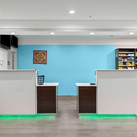 La Quinta Inn Suites By Wyndham Raymondville Harlingen-3