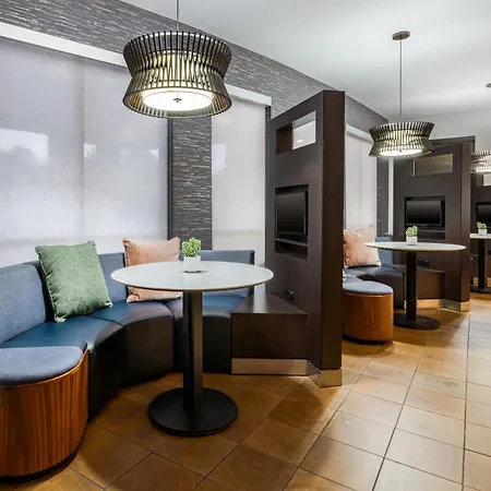 Courtyard By Marriott Auburn-3
