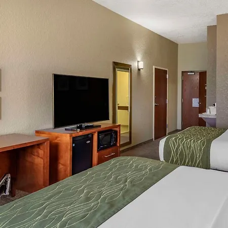 Comfort Inn & Suites-3