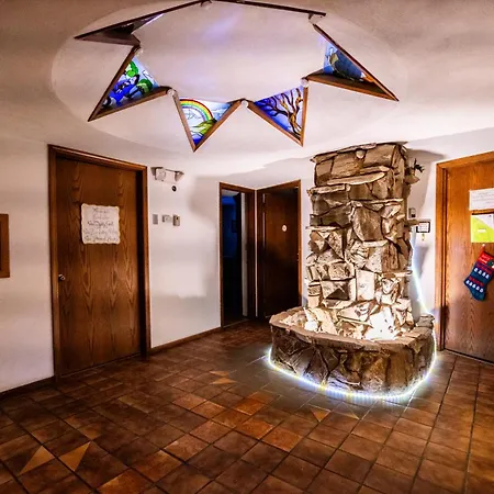 7 Gables Inn & Suites-3