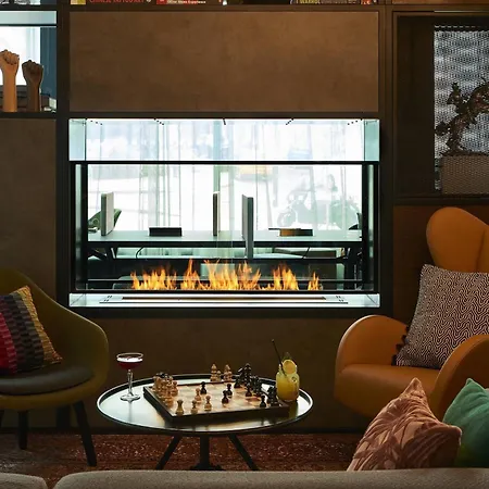 Moxy York-2