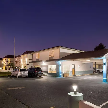 Super 8 By Wyndham Crescent City-3