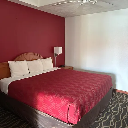 Econo Lodge Inn & Suites-3