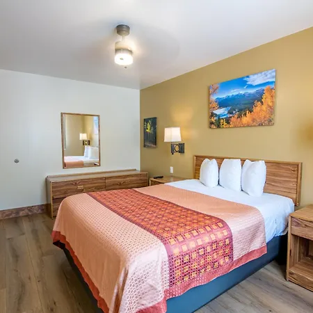 Glenwood Springs Cedar Lodge-2