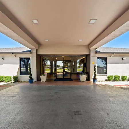 Days Inn By Wyndham Round Rock-2