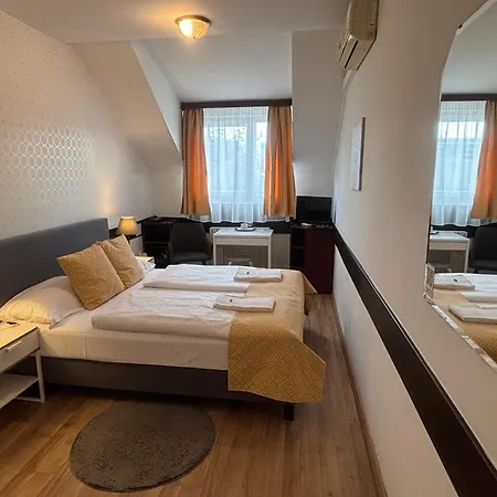 Hotel Gloria Budapest City Center-2