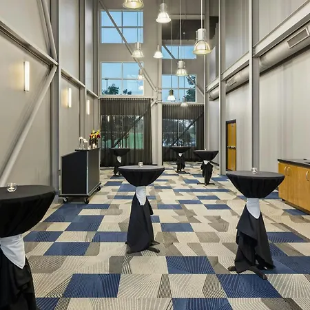 Delta Hotels By Marriott Milwaukee Northwest-3