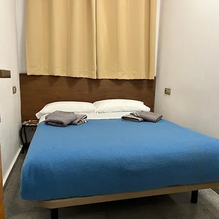 Hostal&Apartamentos La Mar-3