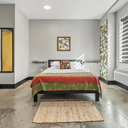 Pet Friendly First Floor Queen Room For 2-2