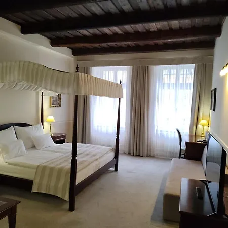 Hotel Embassy-3