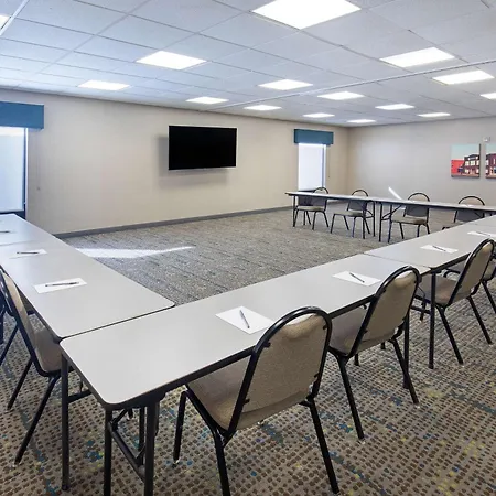 Hampton Inn Selma-2