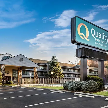 Quality Inn & Suites At Dollywood Lane-2