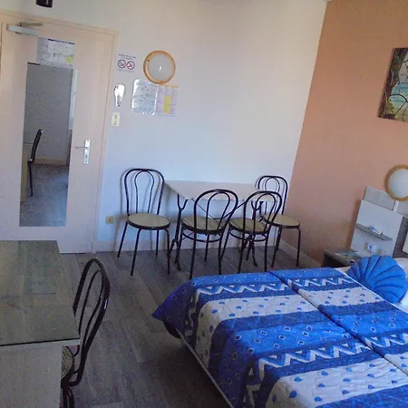 Hotel De La Gare-2