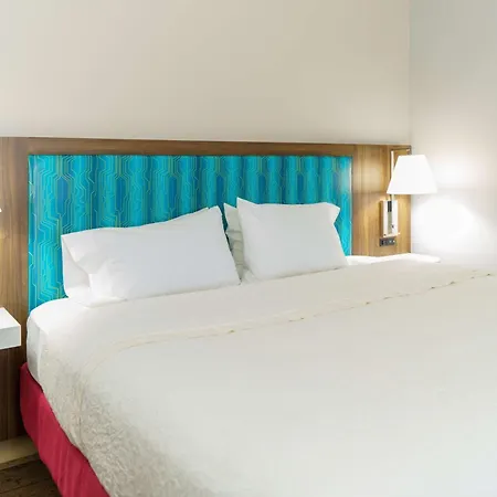 Hampton Inn Garden City-2